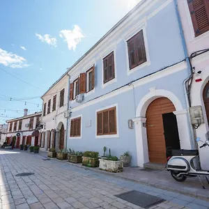Art Gjuhadol Bed & Breakfast