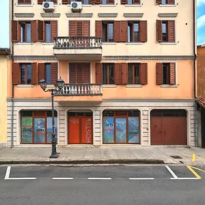  Hostel Tias